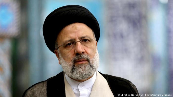 کنایه یک روزنامه به دولت رئیسی: «قطار فقر» از «قطار پیشرفت»، سبقت گرفته