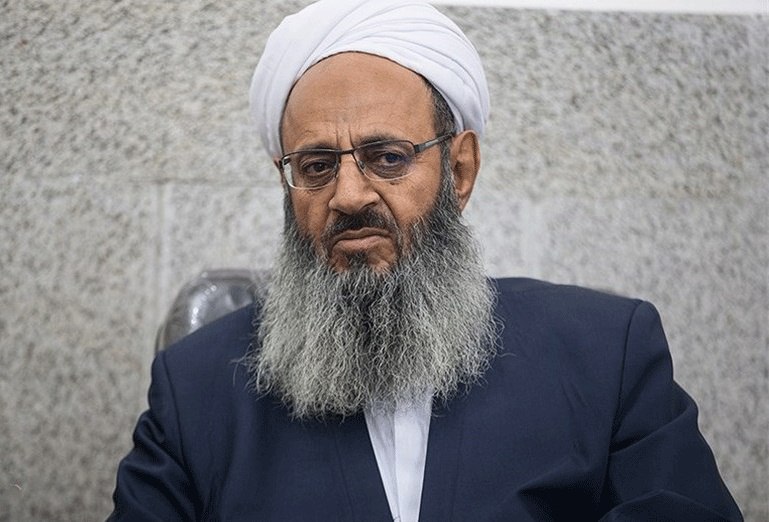 می‌سازد و باز بر زمین می‌زندش!