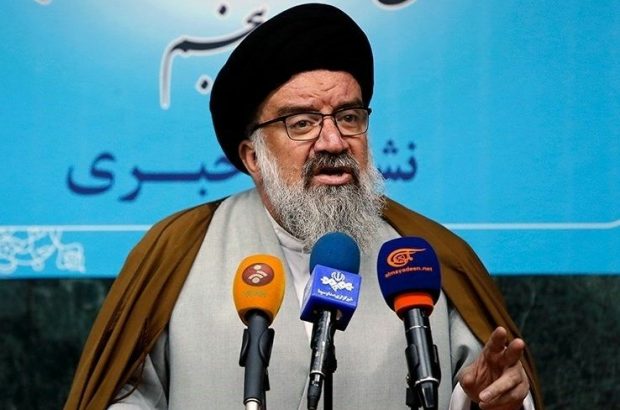 احمد خاتمی: «در جمهوری اسلامی زدن یک تلنگر بدون مجوز، جرم است»