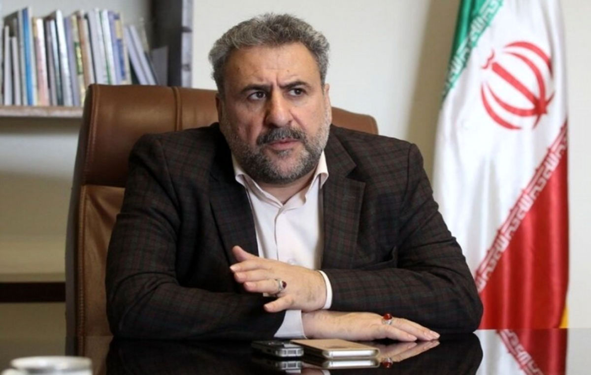 فلاحت پیشه: ایران روزانه هزاران میلیارد برای فروش نفت تخفیف می‌دهد