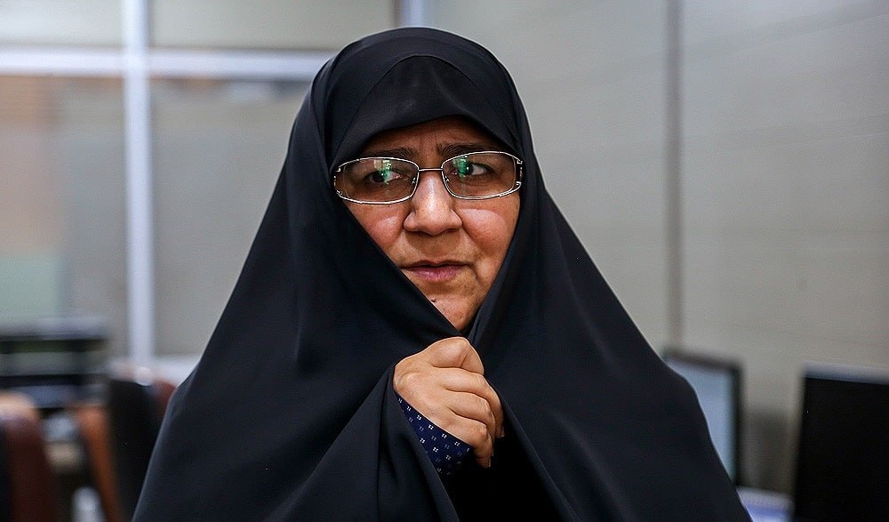 باید به زن غربی کمک کنیم که پیرامون «پوشش مناسب» مطالبه‌گری کند