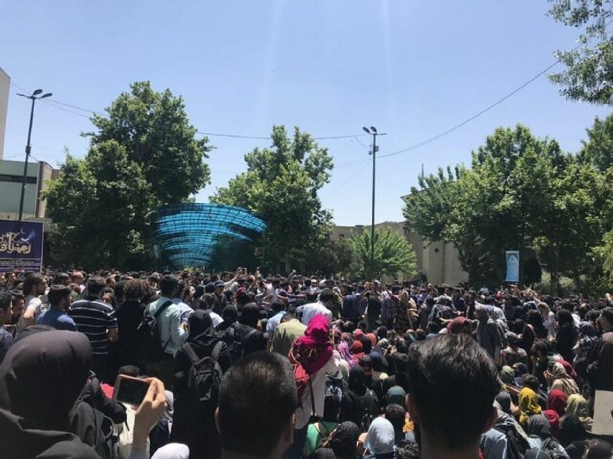 «روسپی‌گری، طویله، پری‌بلنده …»؛ توصیف تندروها از معترضان/خشونت کلامی در کلام سیاسیون تریبون‌دار