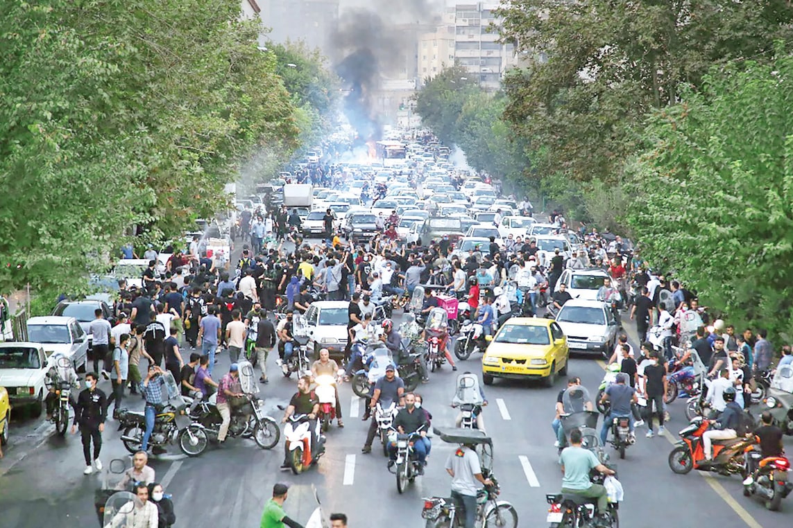 چه کسانی از شعار «اصلاح‌طلب، اصولگرا، دیگه تمومه ماجرا» سود بردند؟