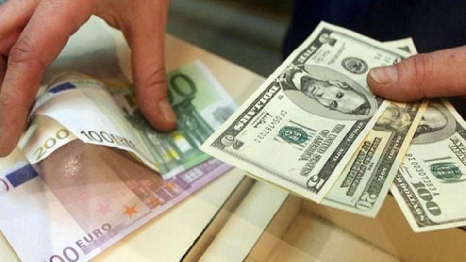 سود ۳۰ میلیونی به جیب چه کسانی می رود؟ /فقط در دولت خاتمی نرخ ارز تک نرخی بود