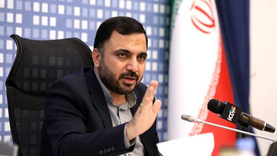 وزیر ارتباطات یا وزیر تحمیلی است یا ضعیف که در هر دو حالت باید گفت وااسفا!