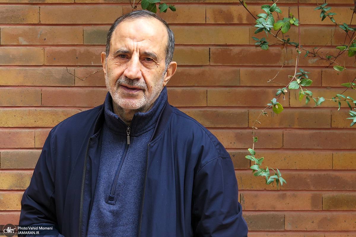 همزمان با تحریم کشورمان توسط امریکا، دولت احمدی نژاد با سفارش یک نفر چند میلیارد دلار را برای خرید سهام به آمریکا منتقل کرد