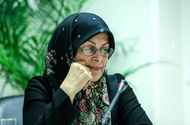 آذر منصوری: نه مداخله رضاشاه توانست زنان را بی‌حجاب کند نه اجبار بعد از انقلاب، آنان را باحجاب