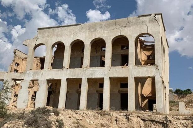 *مدیران گمرک استان بوشهر ، ساختمان قدیمی و تاریخی بندر لاور را بازسازی نمائید *