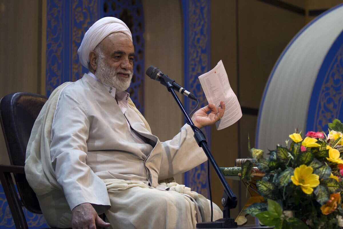 انتقاد تند روزنامه جمهوری اسلامی از قرائتی: برای نماز خوان کردن مردم از بیت‌المال، بودجه می‌خواهید؟