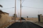 تیر برق وسط کوچه در دولت آباد دشتی/خالق اثر اداره برق و بنیاد مسکن!