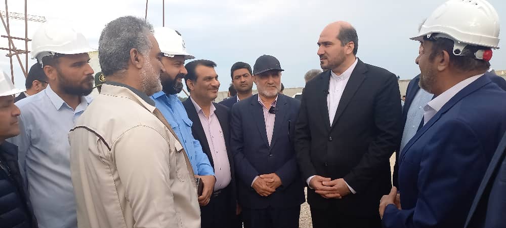 بازدید معاون اجرایی رئیس جمهور از روند ساخت آب‌شیرین‌کن ۷۰ هزار مترمکعبی نیروگاه اتمی بوشهر