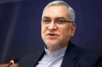 روزنامه هم میهن: کاش آقای وزیر بهداشت به جای دغدغه کاشت ناخن و مژه، دغدغه کمبود و گرانی دارو را داشت