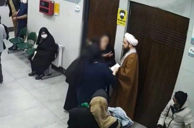 کیهان و خوانندگان؛ زن هتاک در ماجرای درمانگاه قم باید مجازات شود