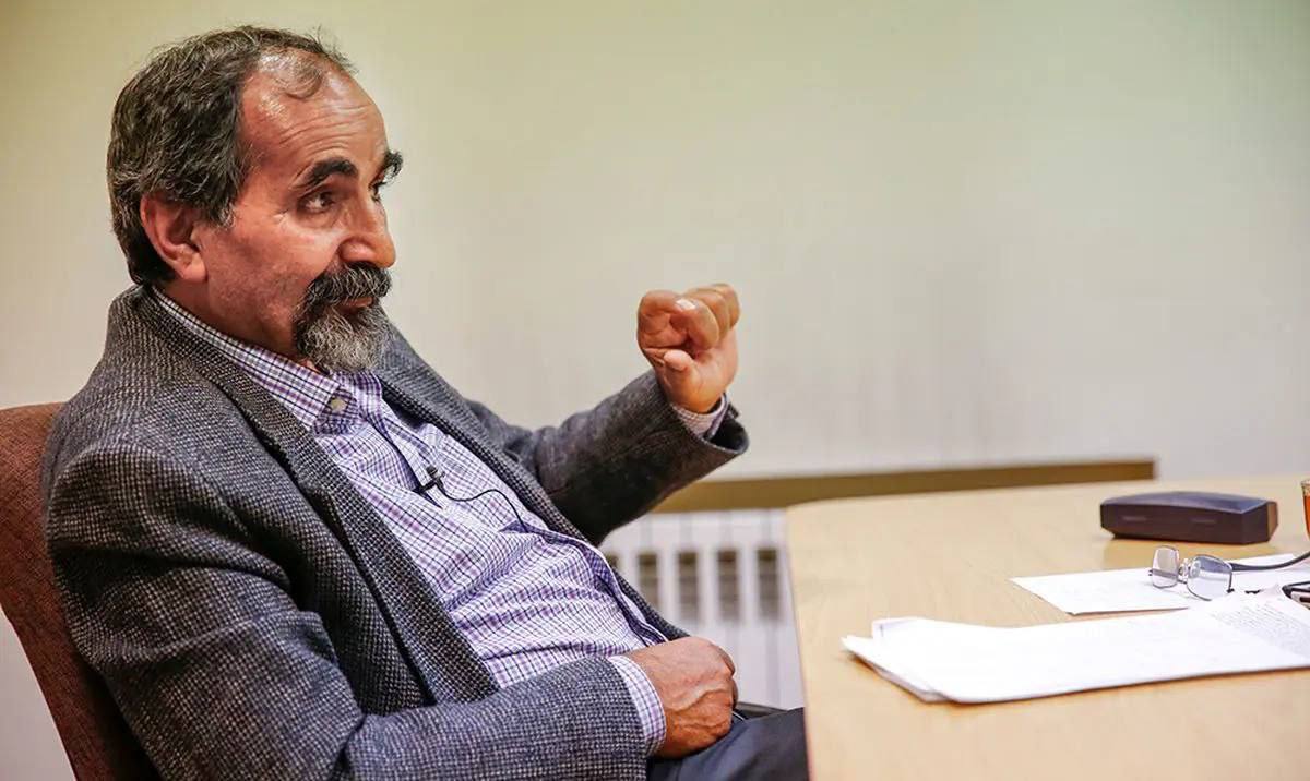 آزاد ارمکی، جامعه‌شناس: نگاه دولت به مشکلات ایدئولوژیک است؛ می‌گوییم اختلاس شده، می‌گوید کار دشمن است!