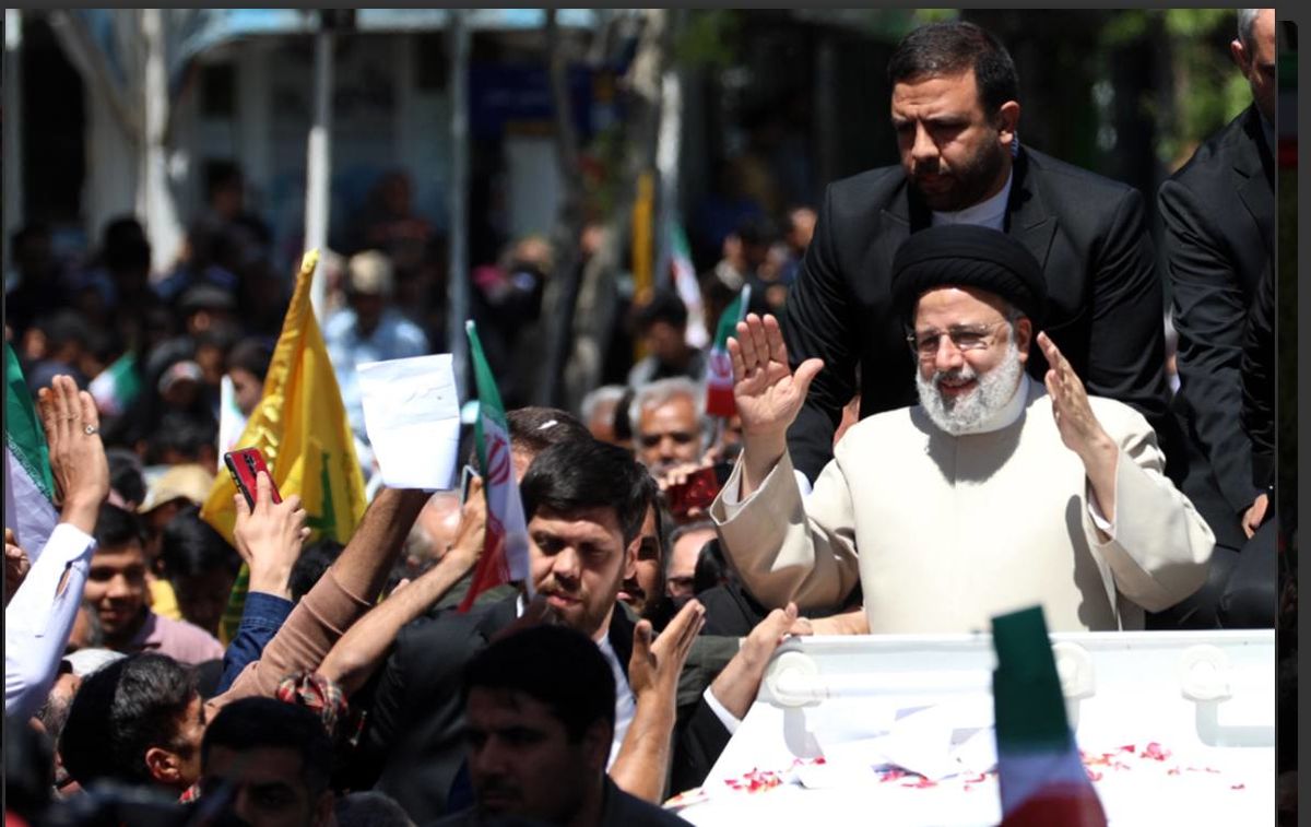 صف طولانی بستنی قیفی رایگان در سفر استانی رئیسی به سمنان
