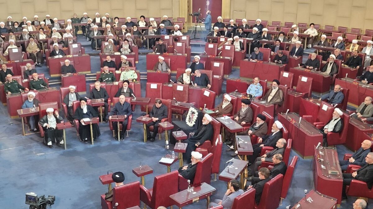 مجلس خبرگان در آیینه تاریخ: از آیت الله مشکینی تا آیت الله موحد کرمانی