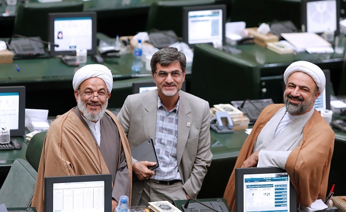شکافِ اصولگرایان در وفاق