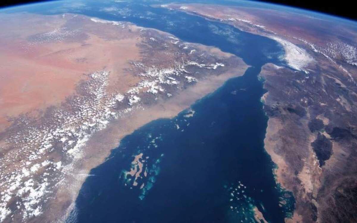 پیشنهاد همیشگی کیهان:باید تنگه هرمز را می‌بستیم!