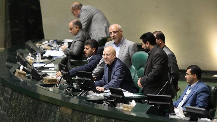 نمایندگان مجلس شوخی‌شوخی رأی می‌دهند و قانون تصویب می‌کنند!