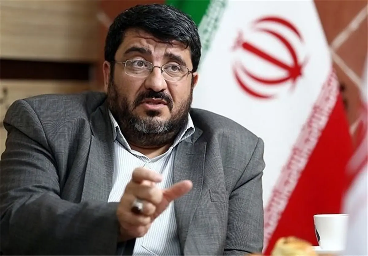 فواد ایزدی: سختگیری حجاب نشود، جوانان جلوی تیر نمی‌روند!