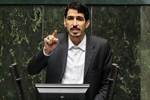 حمله تند مالک شریعتی به شمخانی؛ این کشتی ها و مالکیت ها از کجا آمده؟