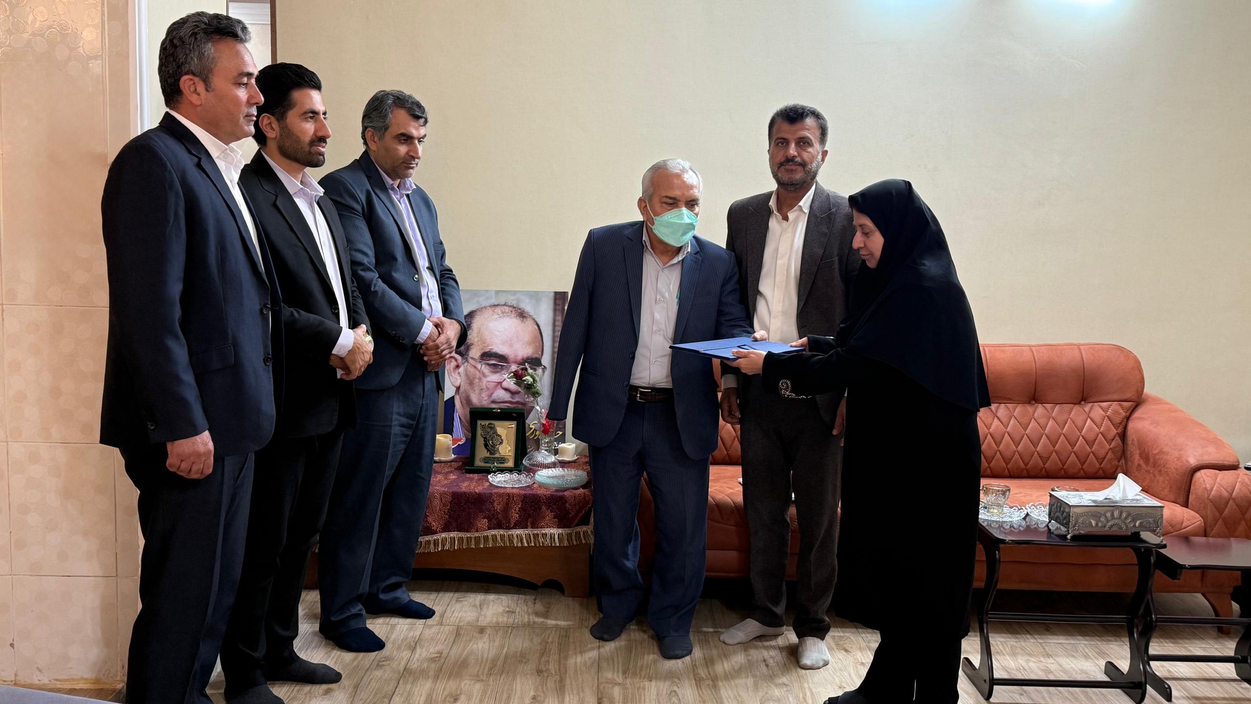 دیدار مدیر کل سیاسی استاندار و رئیس خانه کارگر با «نصیر بوشهر» در روز خبرنگار