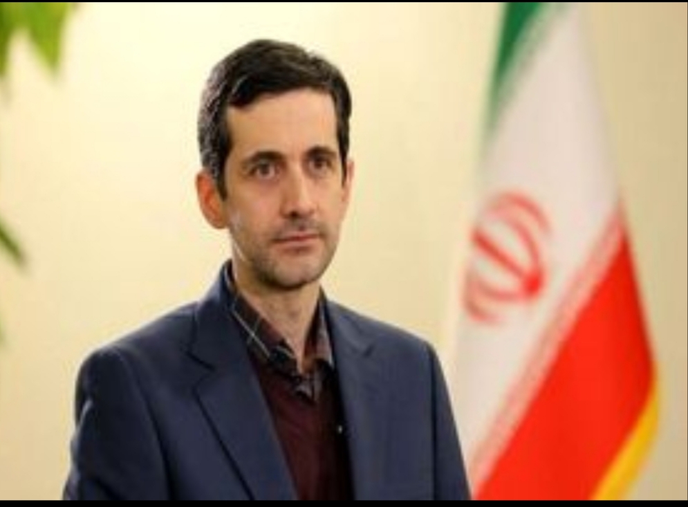 فرزندپزشکیان خطاب به جلیلی/عینک دودی به چشم زده اید / صبحت در باره مذاکره هم گوساله پرستی نیست